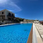 Vila Lefkada By Omikron Selections Vavkerí